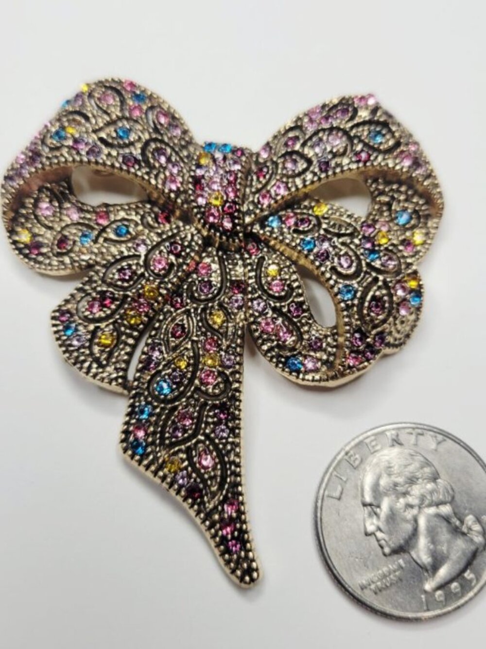 NWT Beautiful Ornate Detailed Big Bow Brooch With Rhinestones Pink Gold Blue - Picture 3 of 3